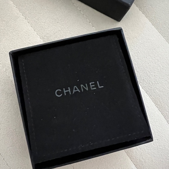 Chanel hoop cc earrings. - Picture 6 of 7